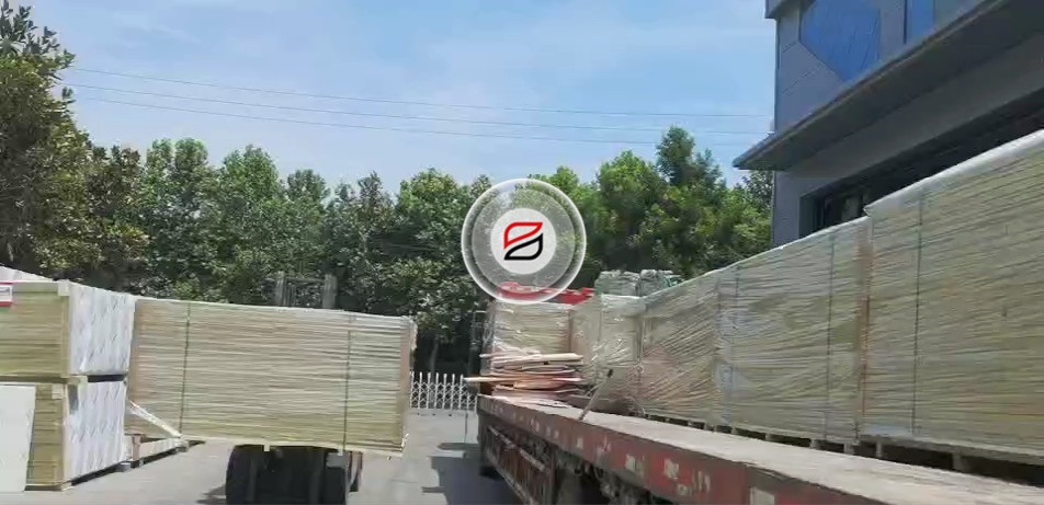巖棉外墻保溫一體板裝車 巖棉外墻保溫一體板裝車